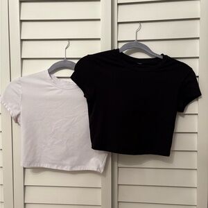 TWO TOPS - white+black - Alosoft Crop Finesse Short Sleeve Shirt - XS -